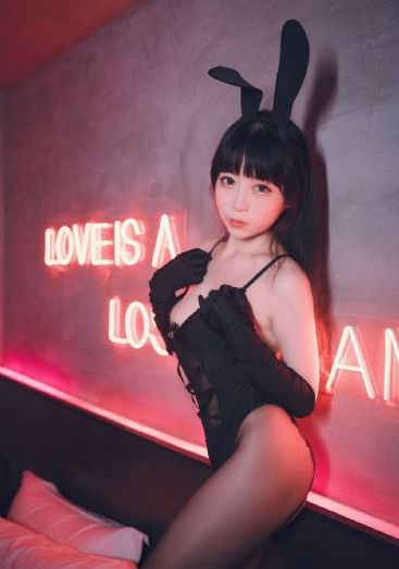 国产偷伯拍自拍_十万网红美女美酱